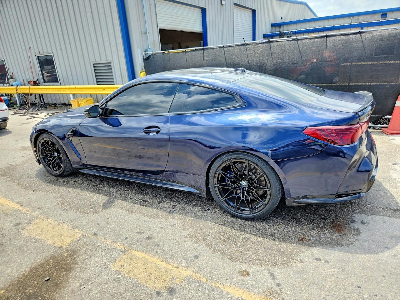 2025 BMW M4 Competition - Фото 2