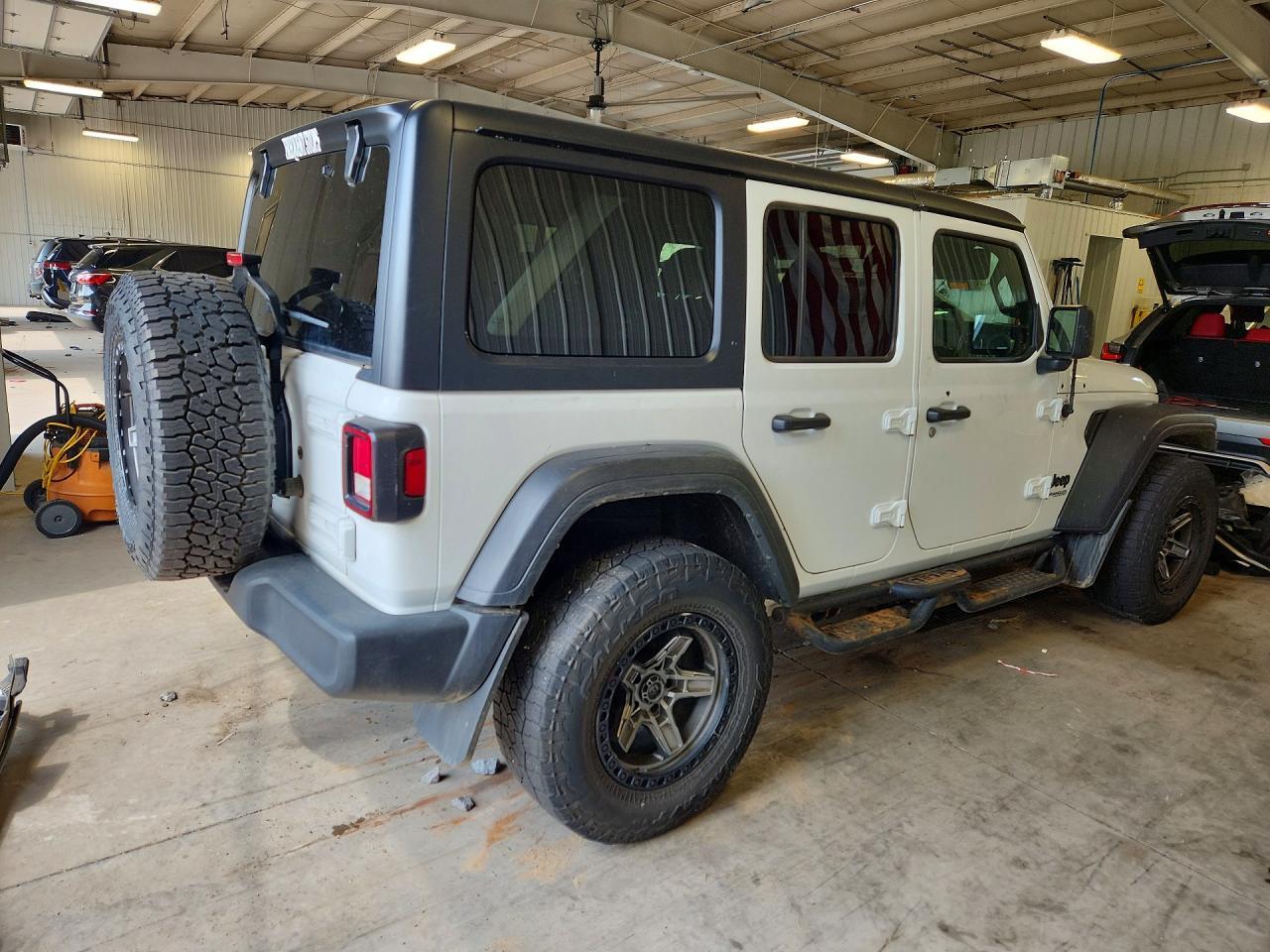 2022 Jeep Wrangler Unlimited Sport - Фото 3
