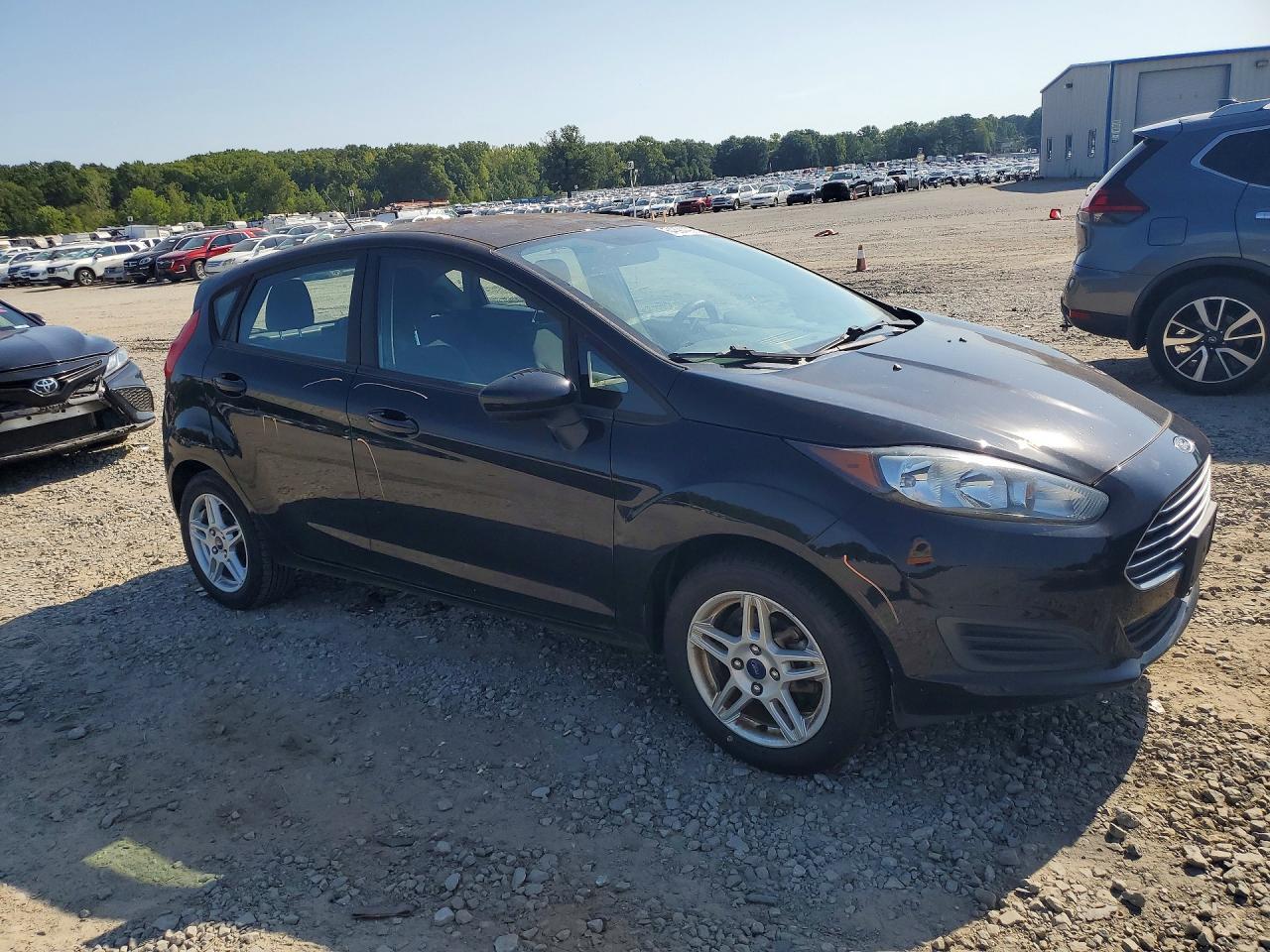 2019 Ford Fiesta Se - Фото 4
