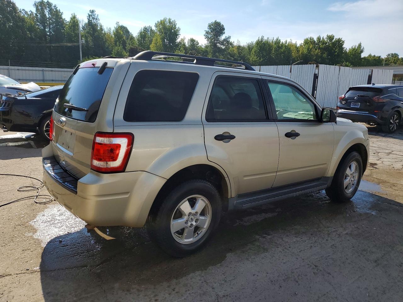 2010 Ford Escape Xlt - Фото 3