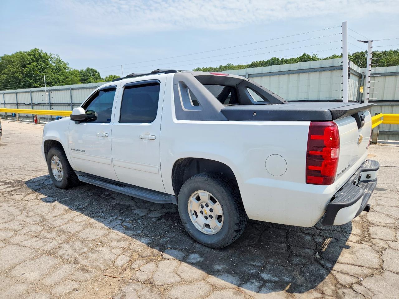 2011 Chevrolet Avalanche Ls - Фото 2