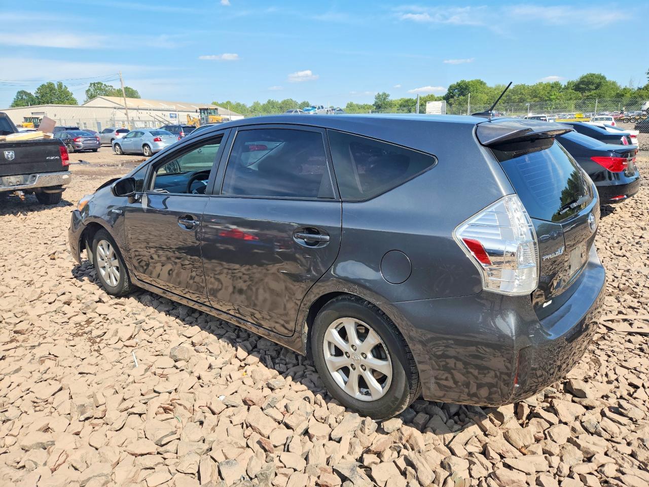 2012 Toyota Prius V Three - Фото 2