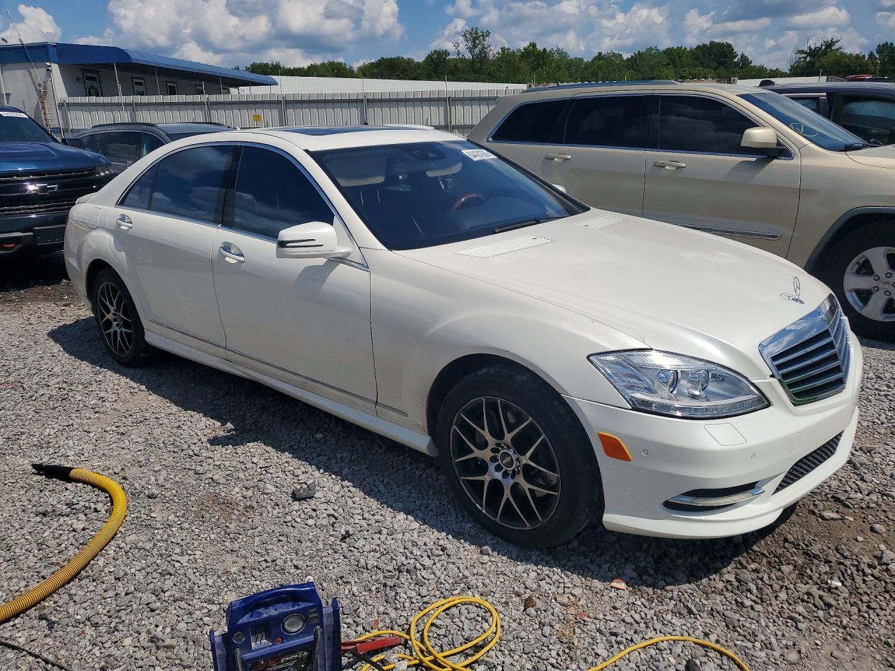 2010 Mercedes-Benz S 550 4Matic - Image 4