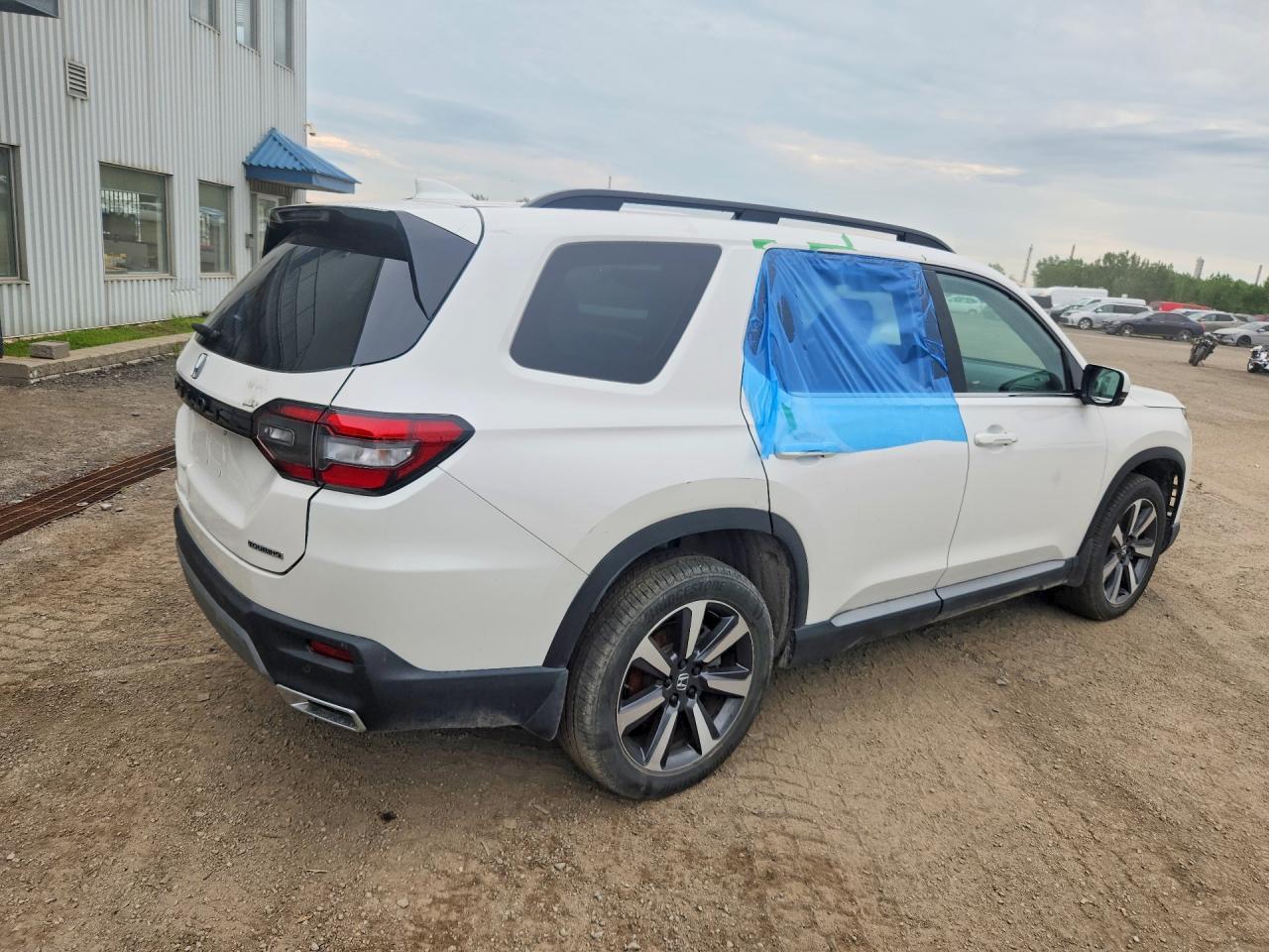 2025 Honda Pilot Touring - Фото 3