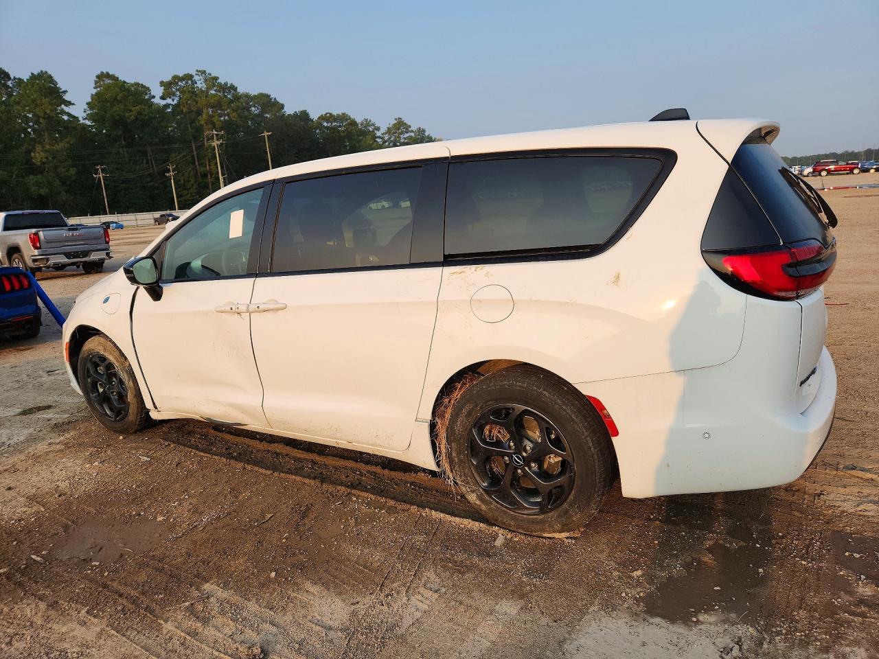 2024 Chrysler Pacifica Hybrid Select - Фото 2