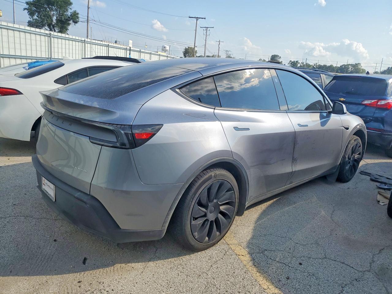 2026 Tesla Model Y - Фото 3