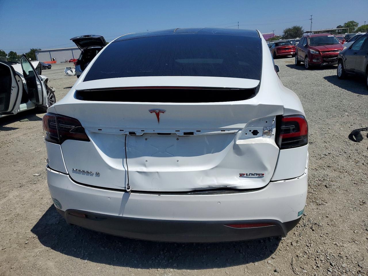 2020 Tesla Model X - Фото 6