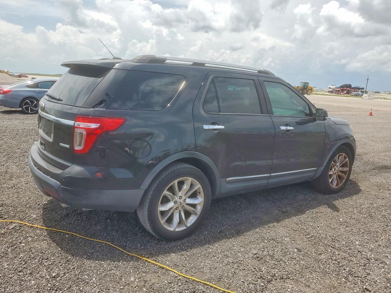 2014 Ford Explorer Limited - Image 3