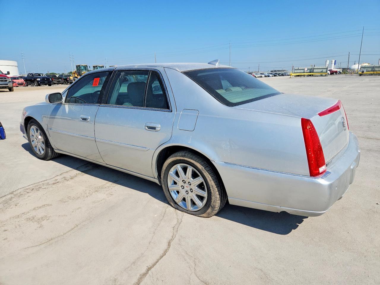 2009 Cadillac Dts - Image 2