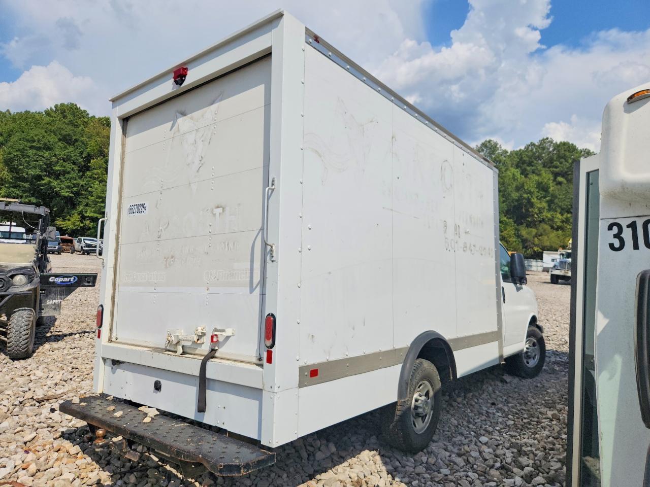 2023 Chevrolet Express - Box Truck - Фото 3