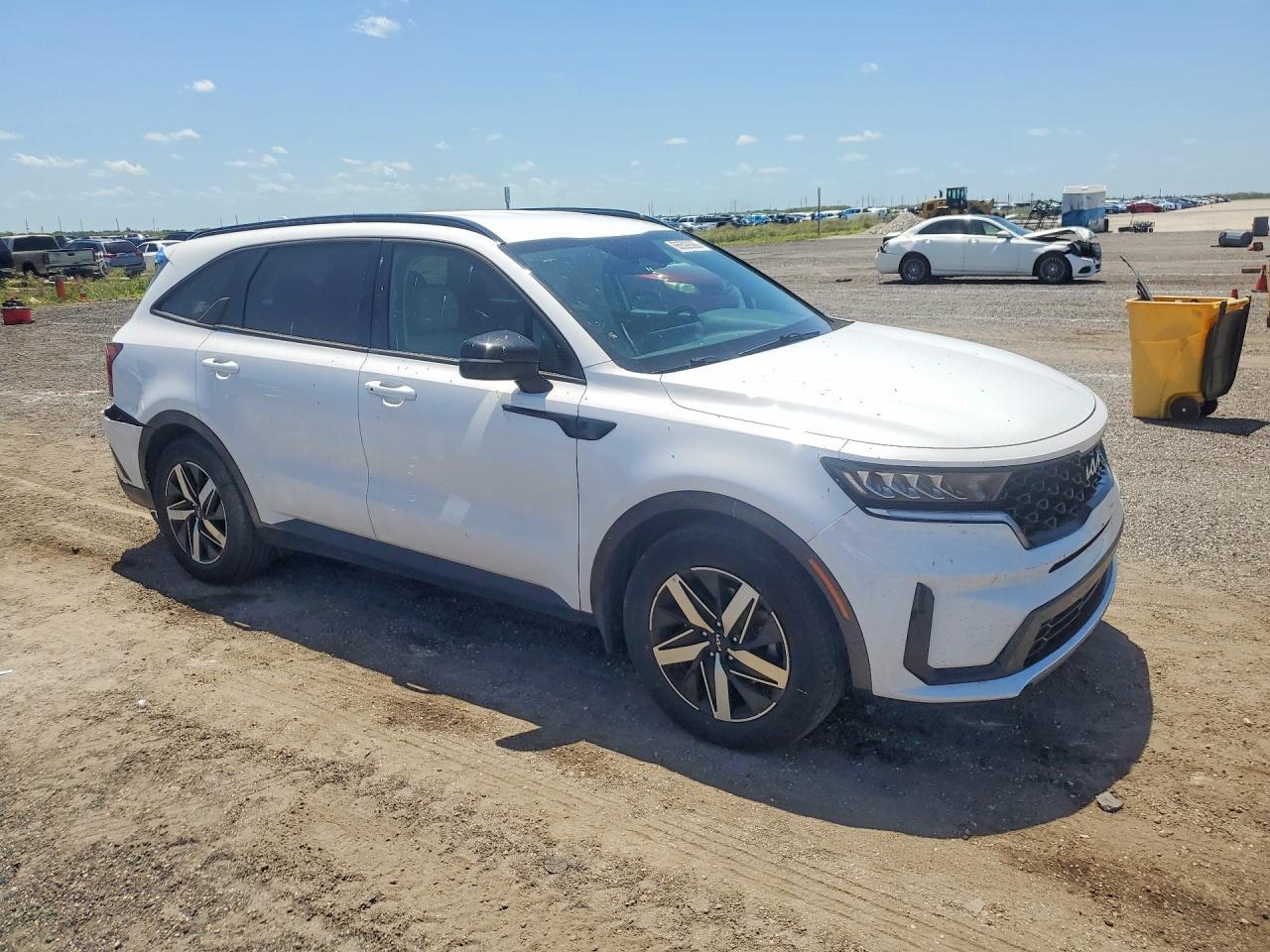 2022 Kia Sorento S - Фото 4