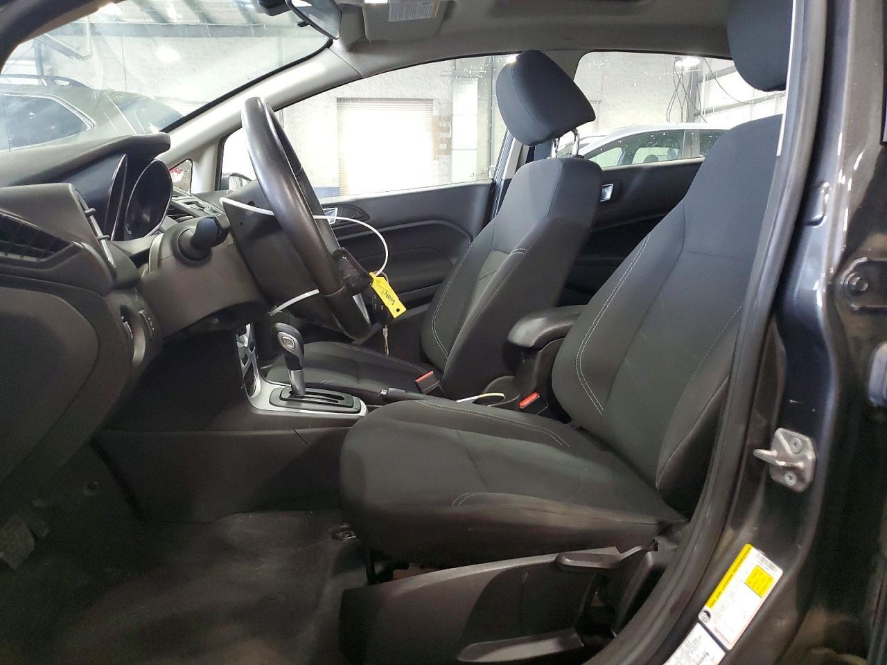 2015 Ford Fiesta Se - Фото 7