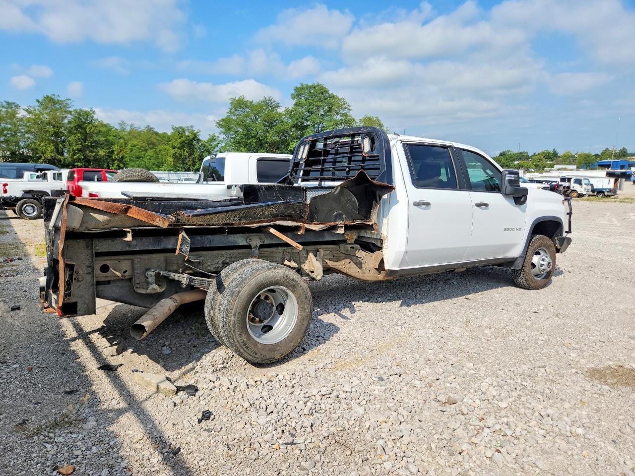 2022 Chevrolet Silverado C3500 - Фото 3