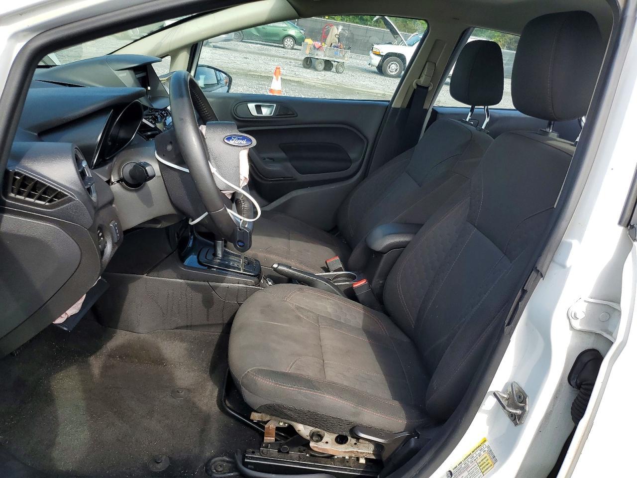 2016 Ford Fiesta Se - Фото 7