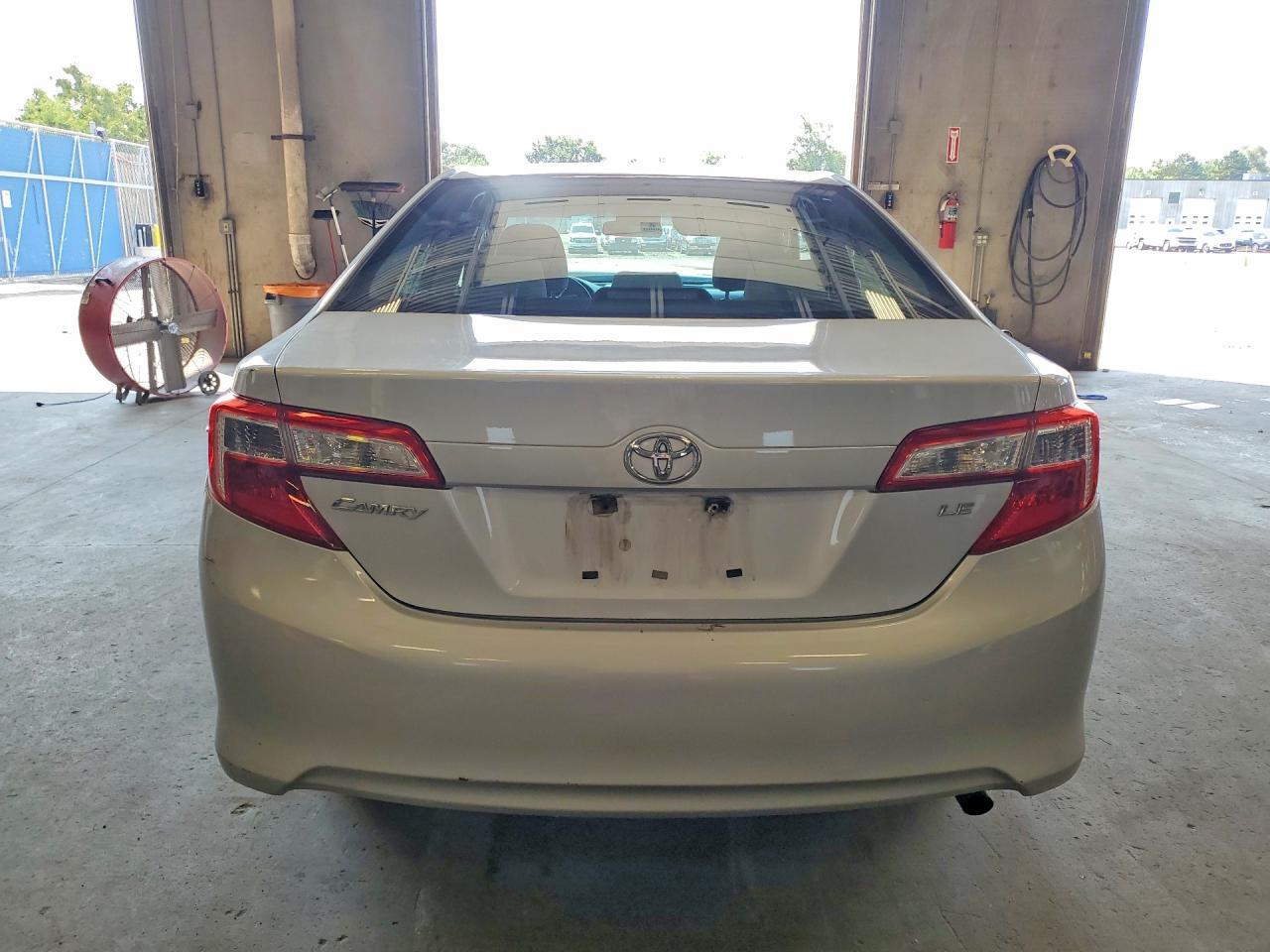 2014 Toyota Camry Le - Фото 6