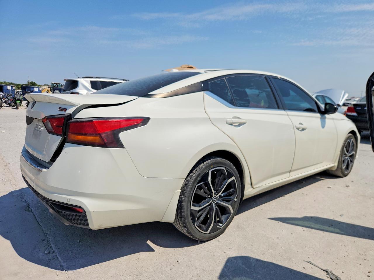 2023 Nissan Altima Sr - Фото 3