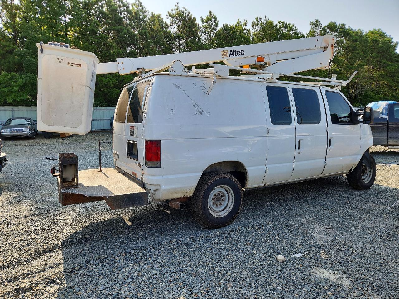 2011 Ford E350 Van With Bucket Lift - Image 3