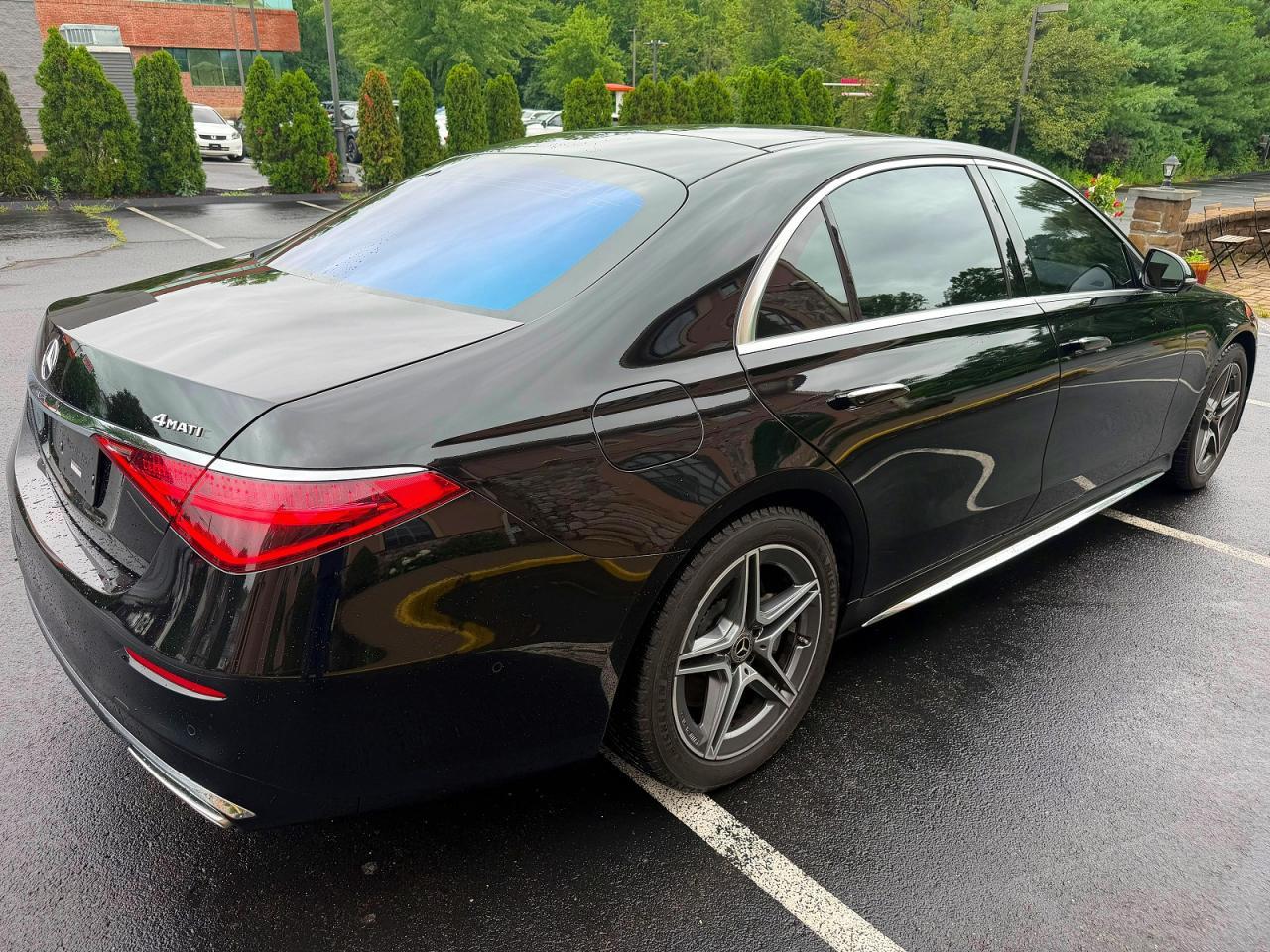 2022 Mercedes-Benz S 500 4Matic - Image 3