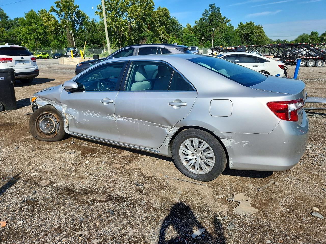 2014 Toyota Camry Le - Фото 2