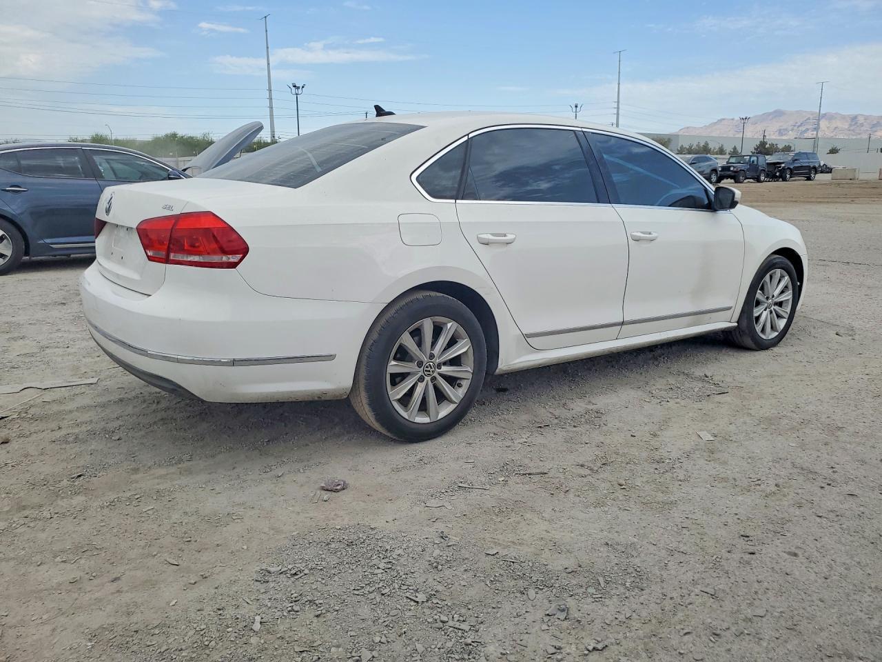 2012 Volkswagen Passat Sel - Image 3