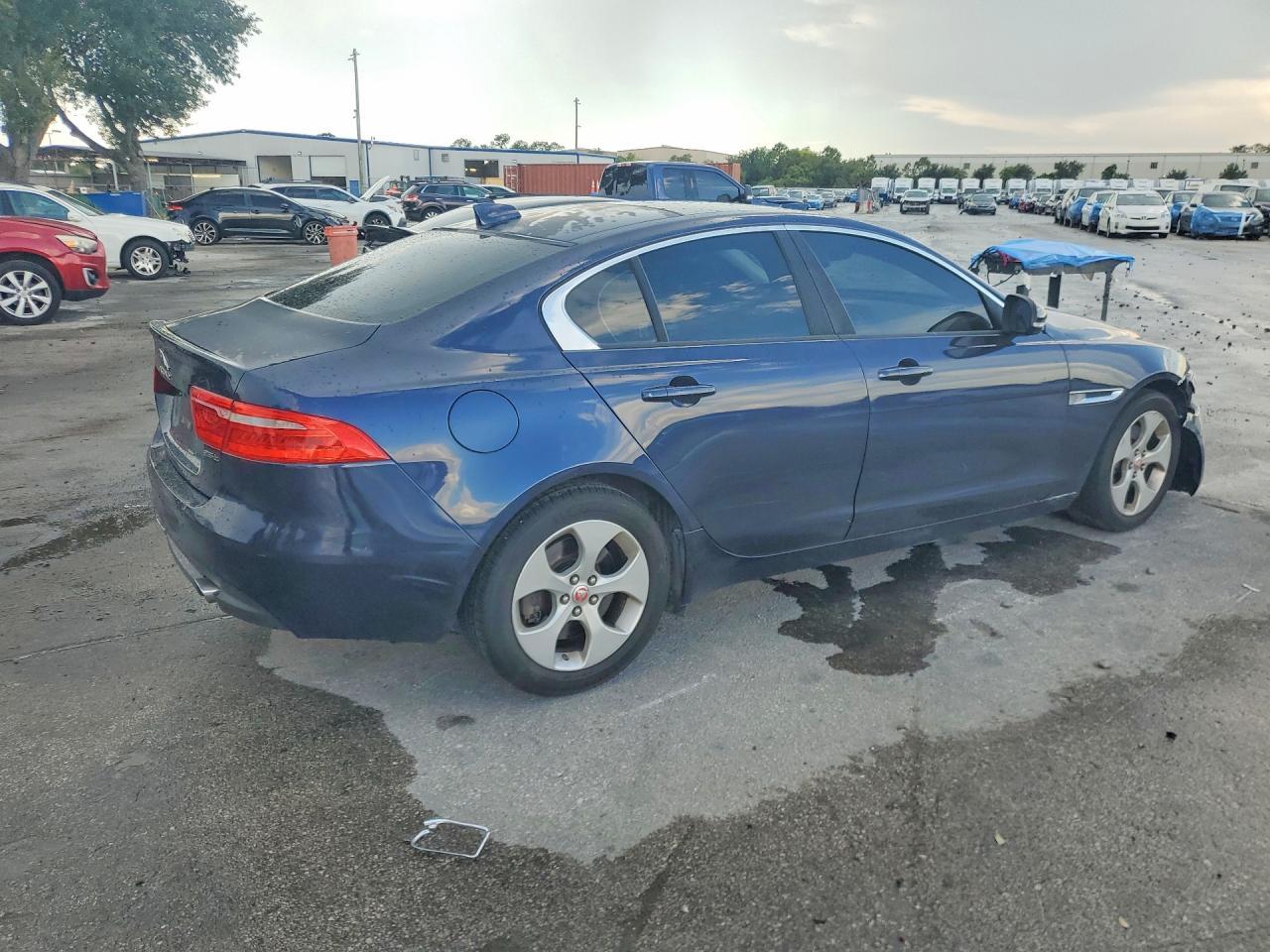 2017 Jaguar Xe - Image 3