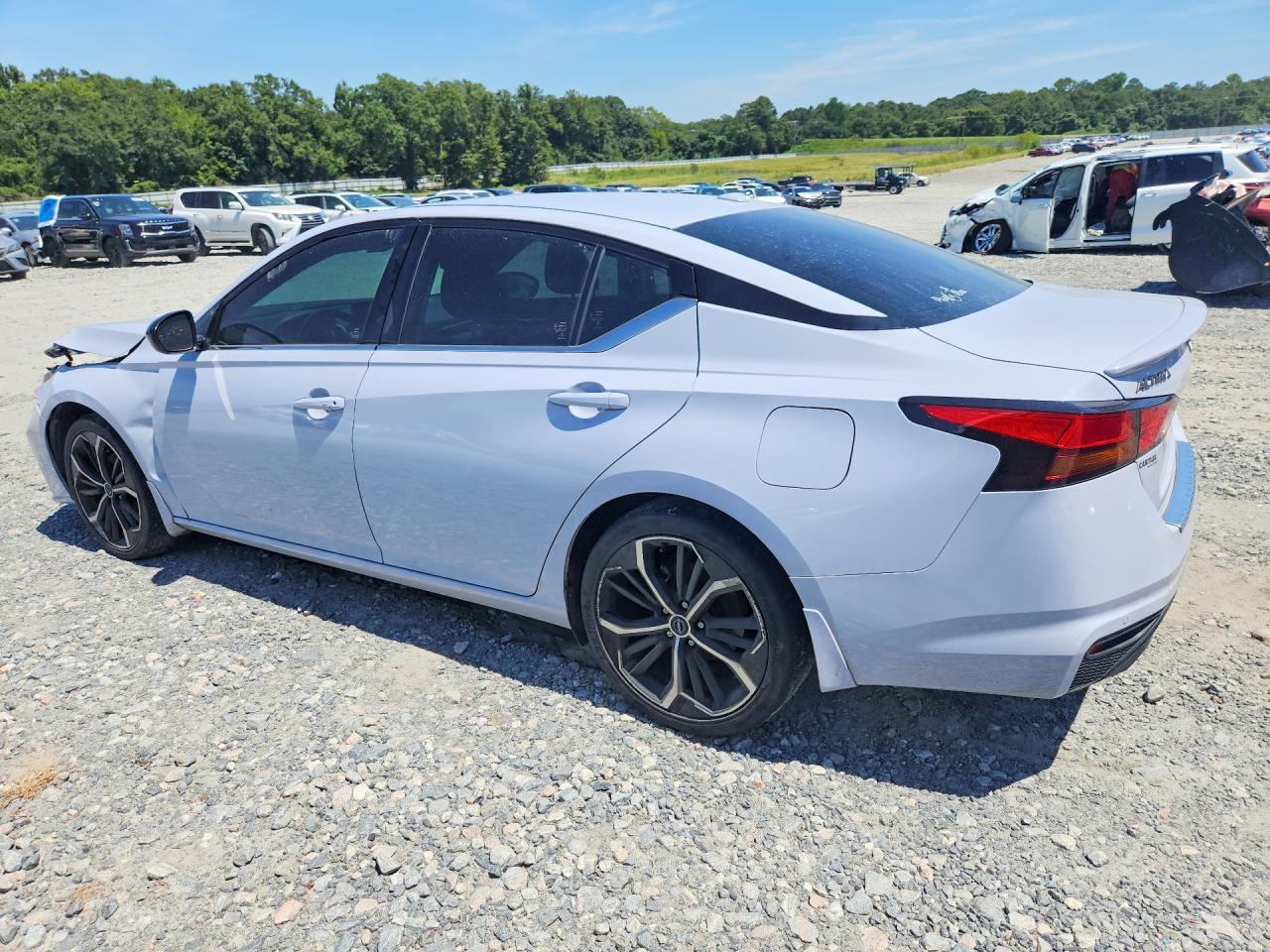2023 Nissan Altima Sr - Фото 2