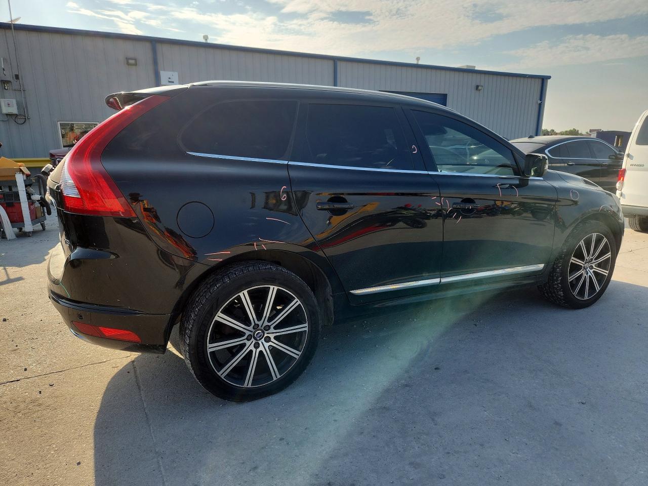 2015 Volvo Xc60 T5 Platinum - Image 3