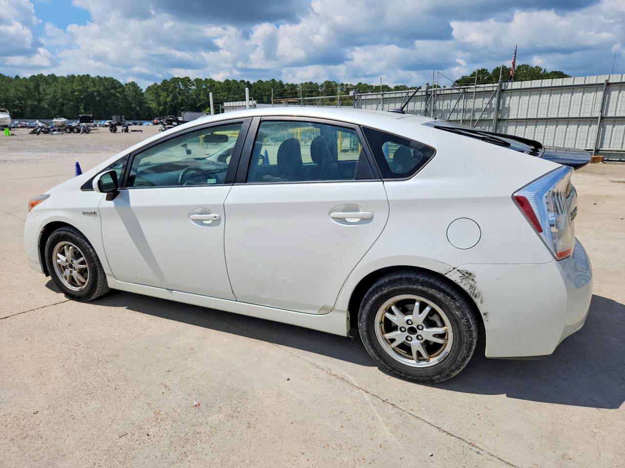 2011 Toyota Prius Two - Фото 2