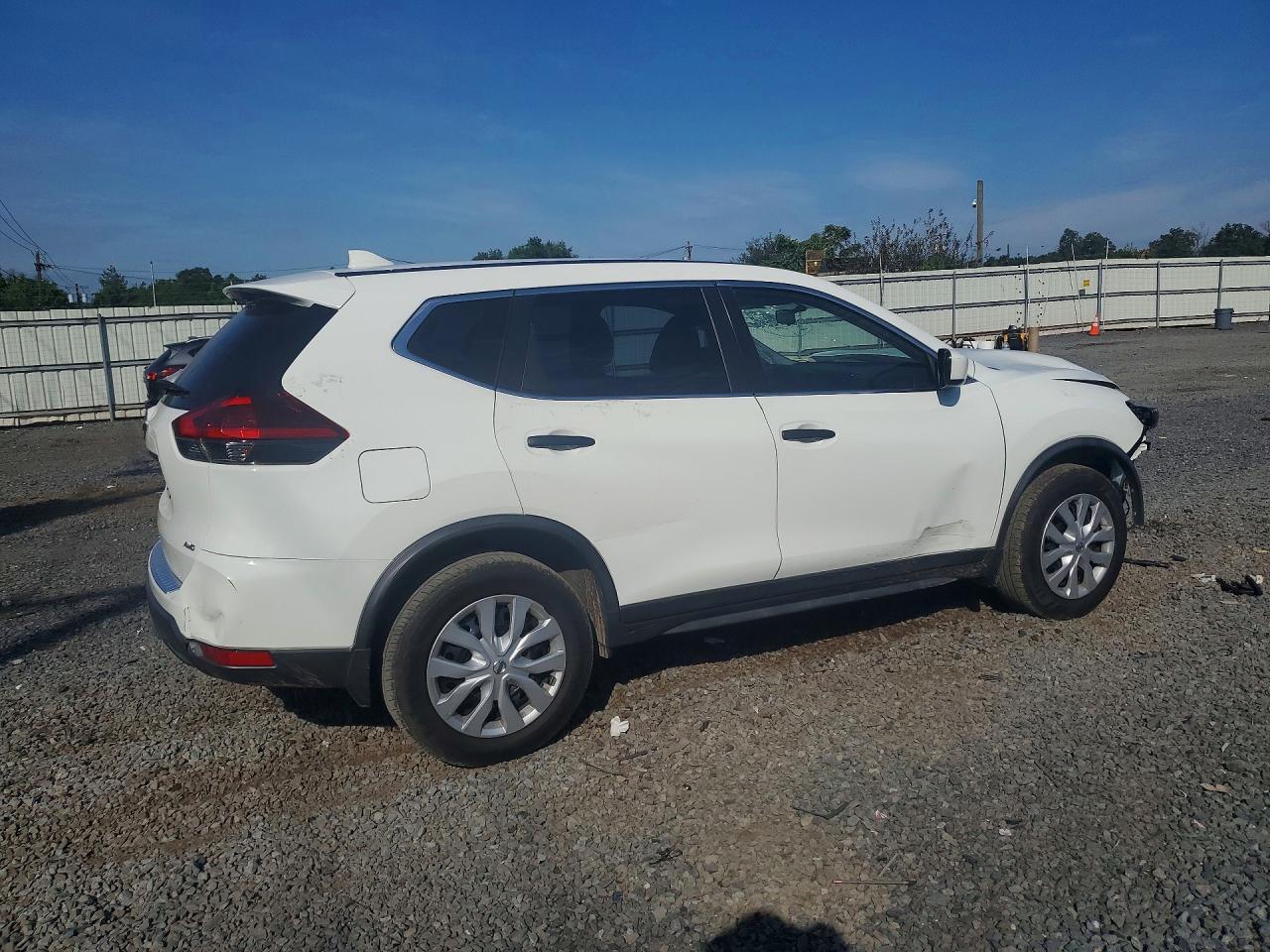 2018 Nissan Rogue S - Фото 3