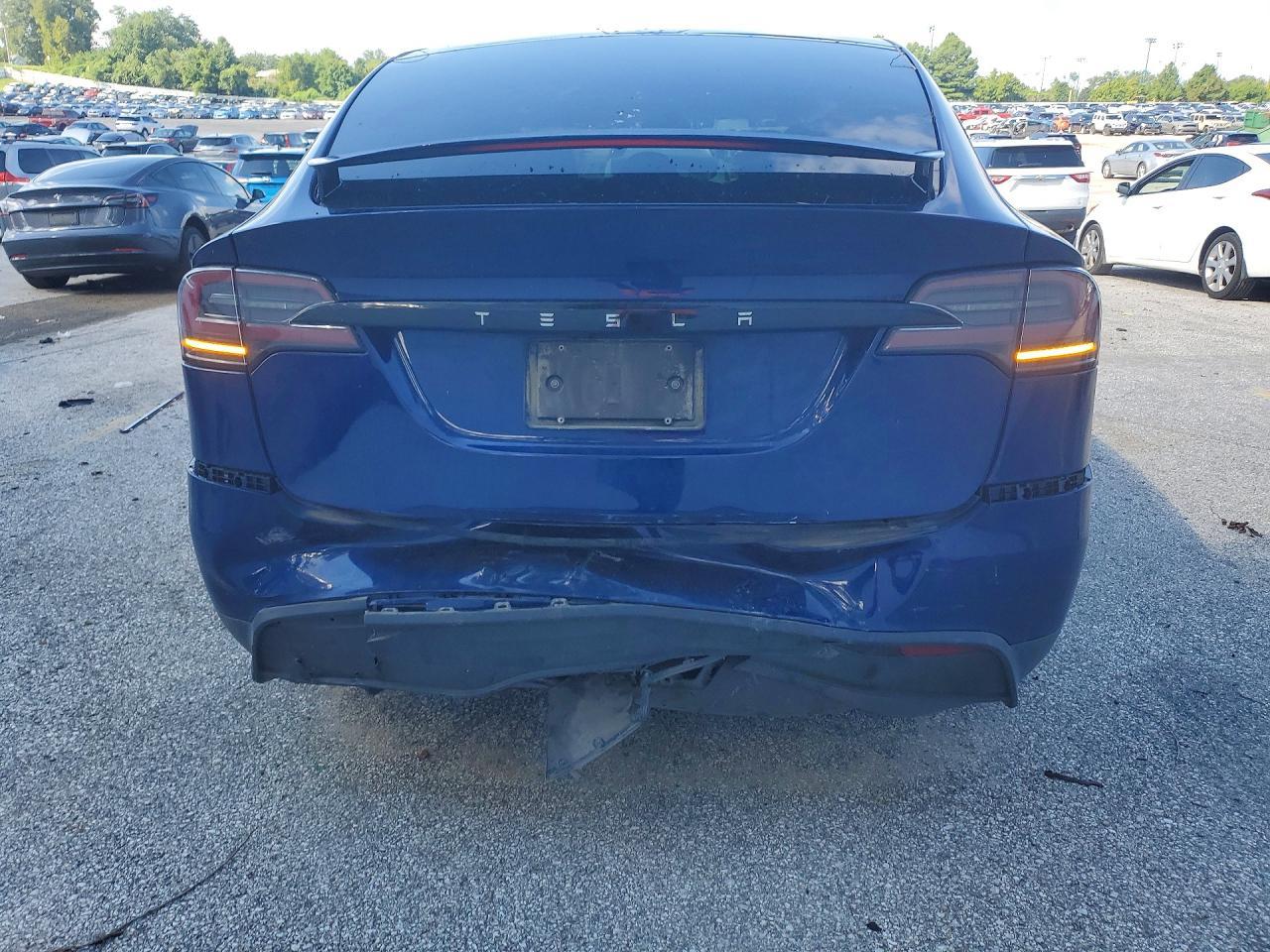 2023 Tesla Model X - Фото 6