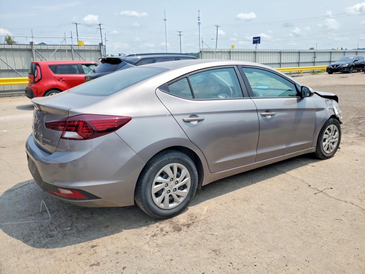 2020 Hyundai Elantra Se - Фото 3