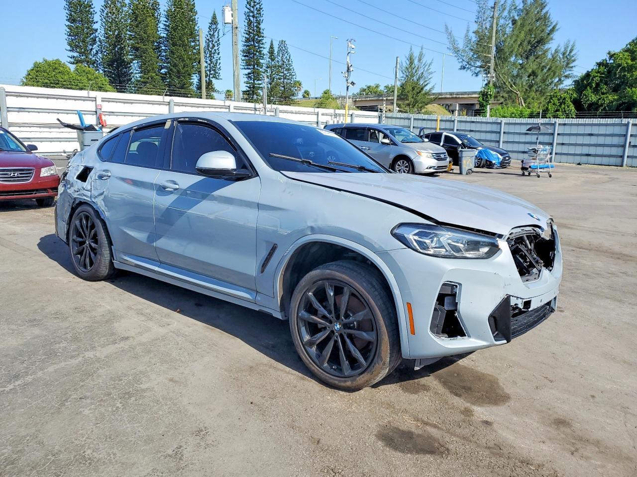 2024 BMW X4 xDrive30I - Image 4