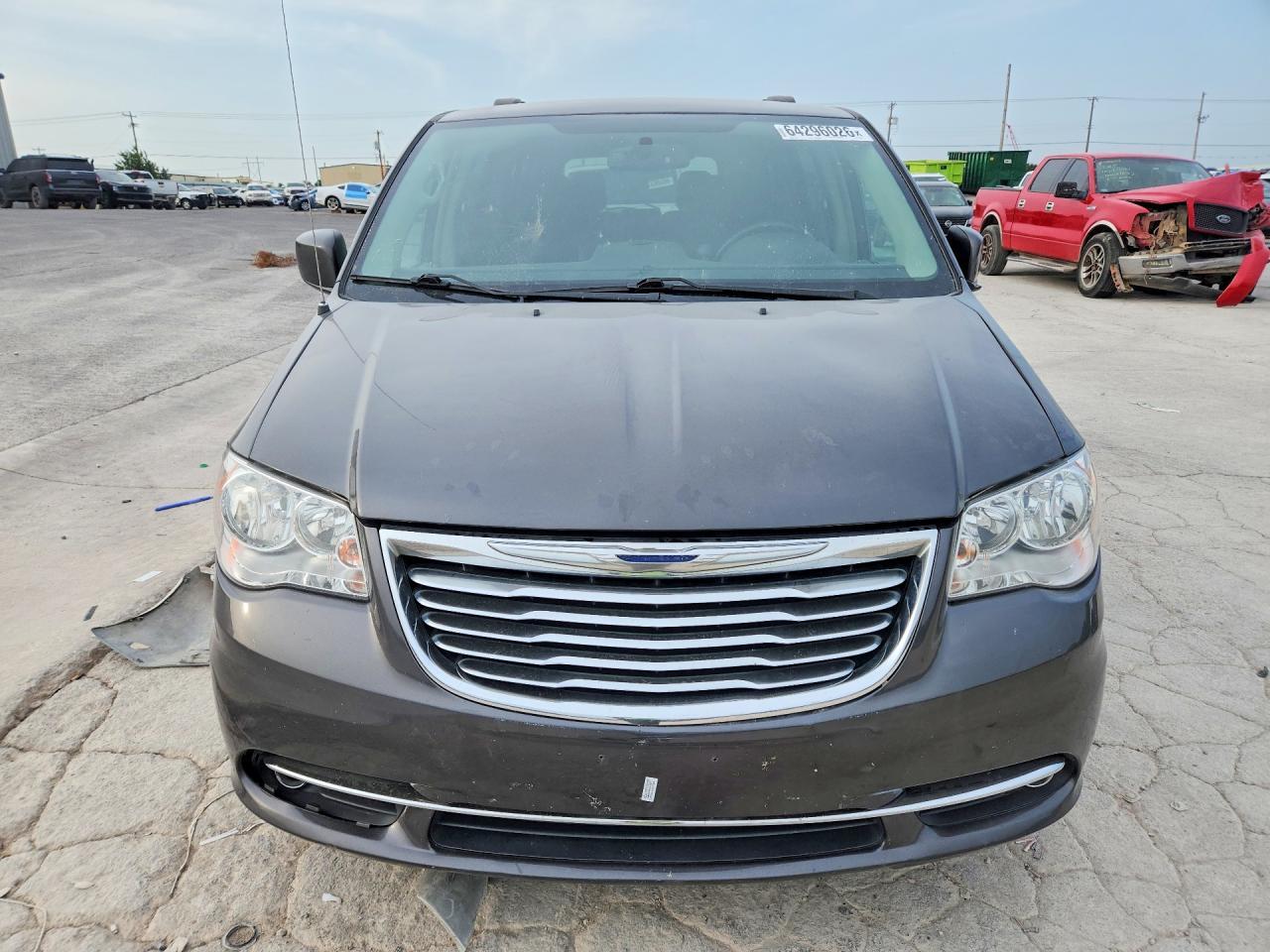 2016 Chrysler Town & Country Touring - Фото 5