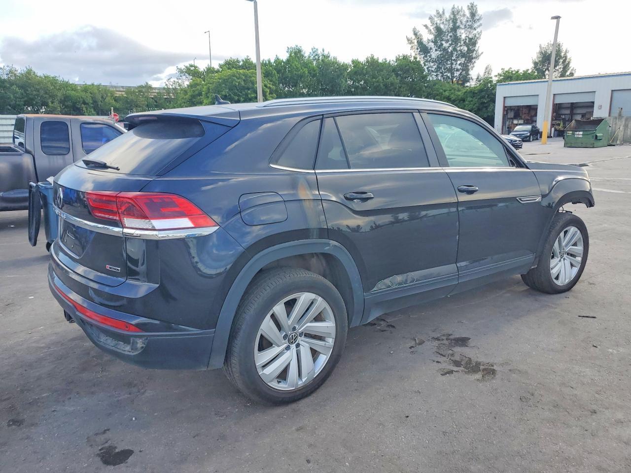 2021 Volkswagen Atlas Cross Sport Se - Image 3
