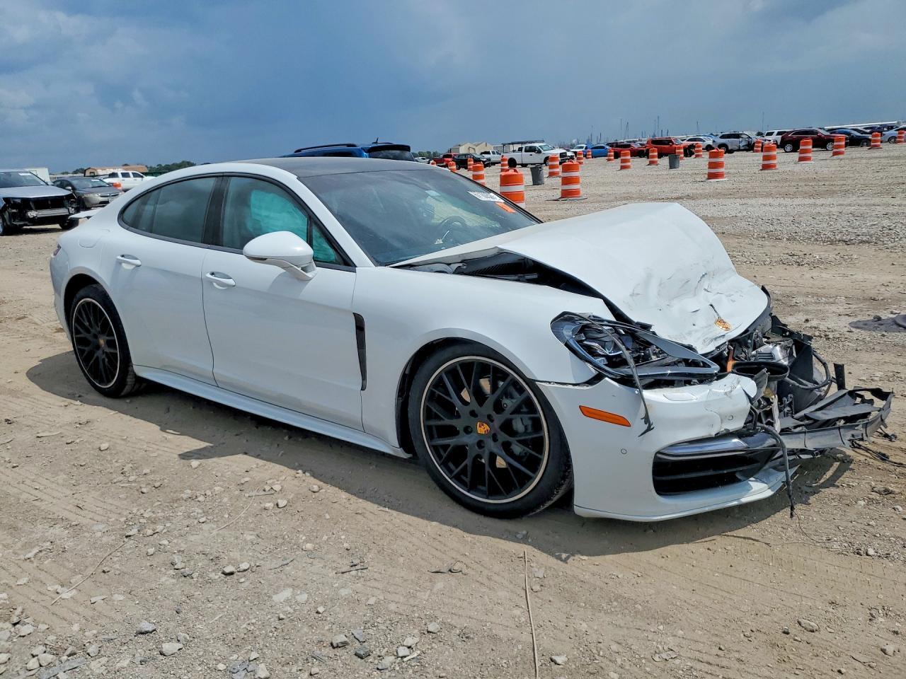 2018 Porsche Panamera 4S - Image 4