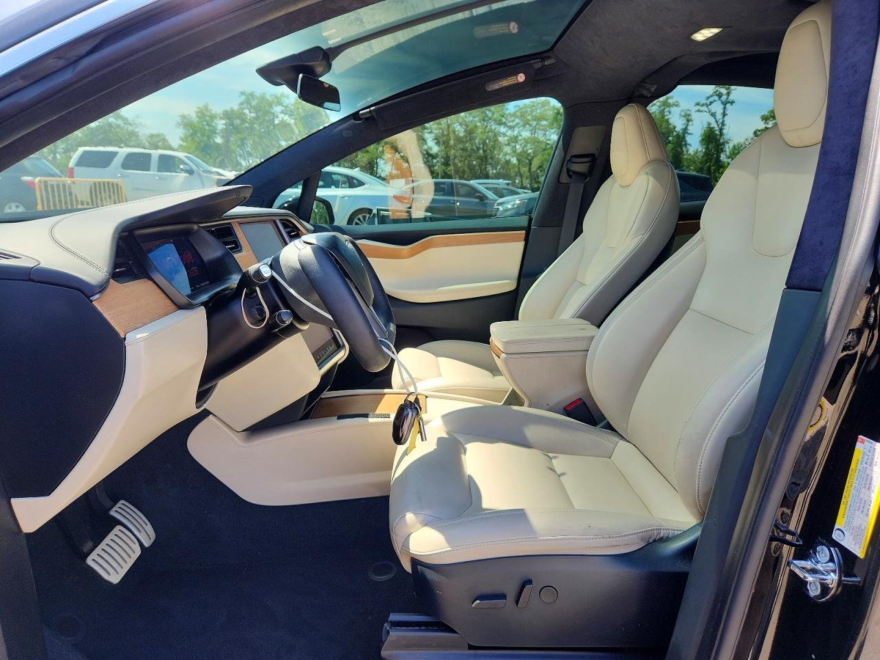 2020 Tesla Model X - Фото 7