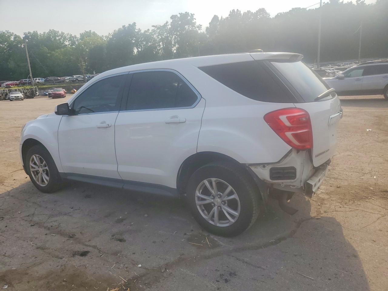 2017 Chevrolet Equinox Ls - Фото 2