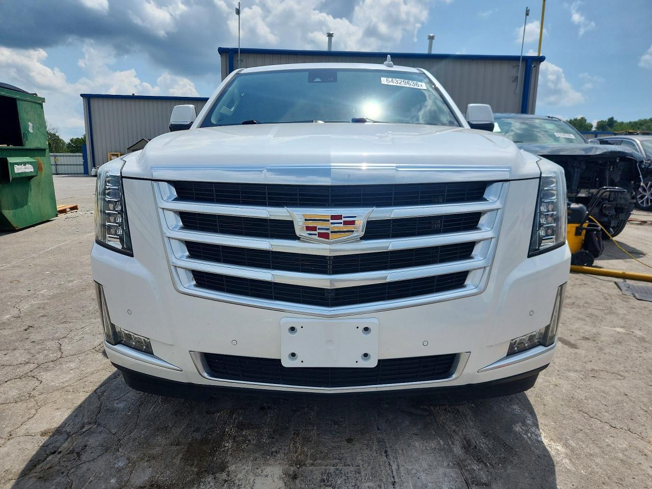 2016 Cadillac Escalade Luxury - Image 5