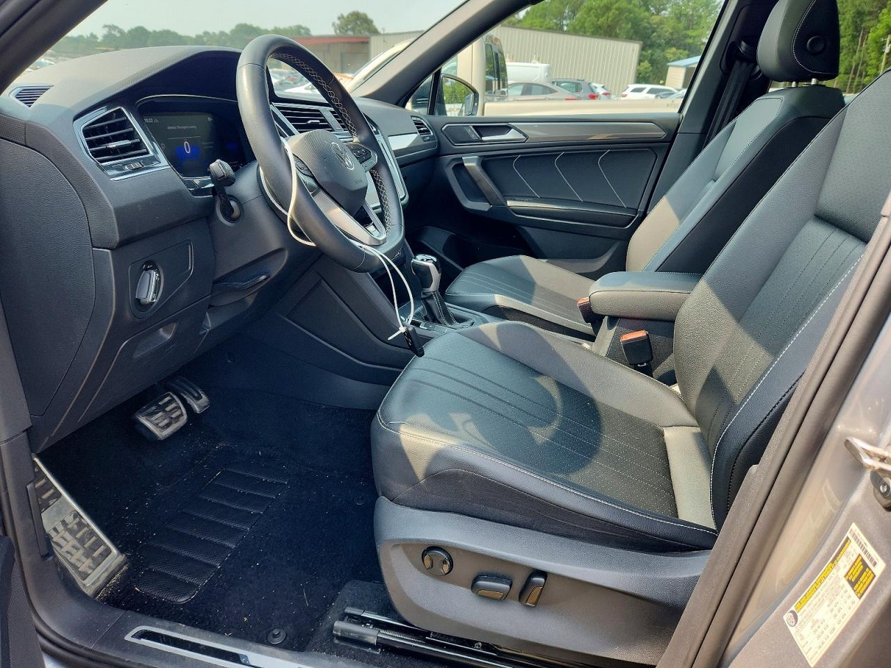 2023 Volkswagen Tiguan Se R-Line Black - Image 7