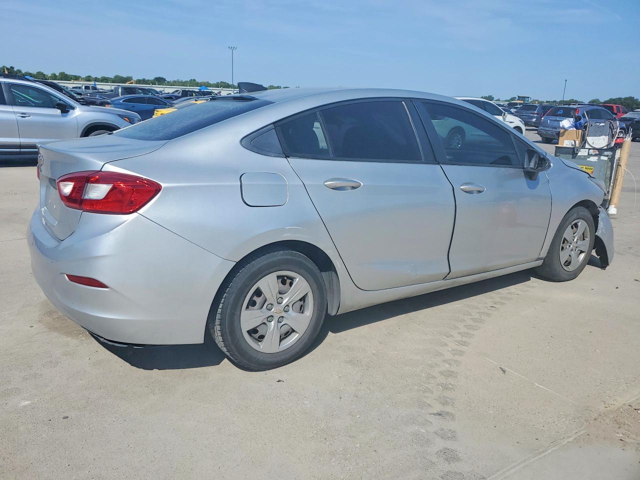 2017 Chevrolet Cruze Ls - Фото 3