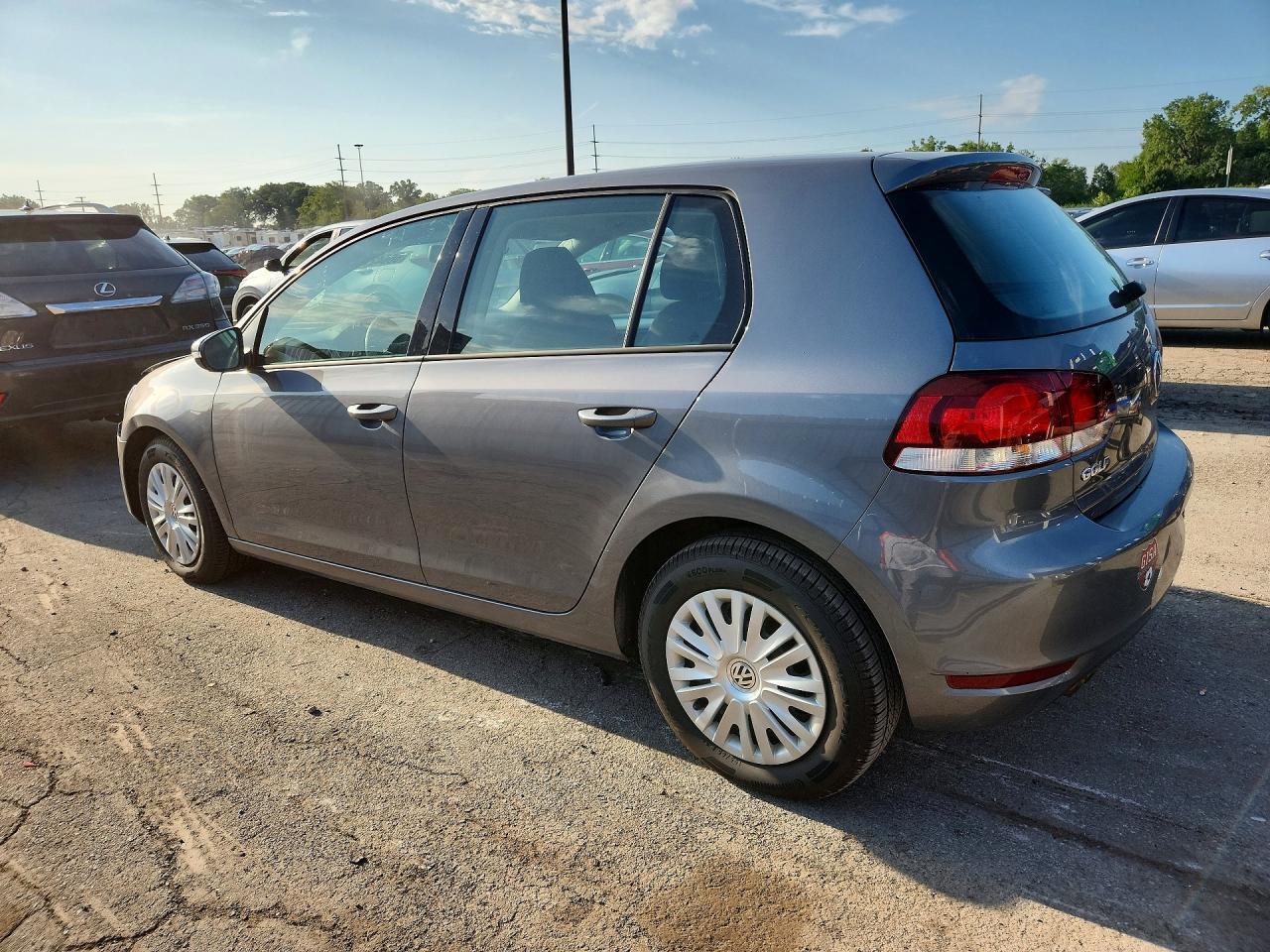 2013 Volkswagen Golf - Image 2