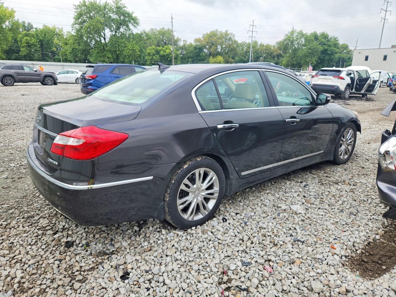 2014 Hyundai Genesis 3.8L - Image 3