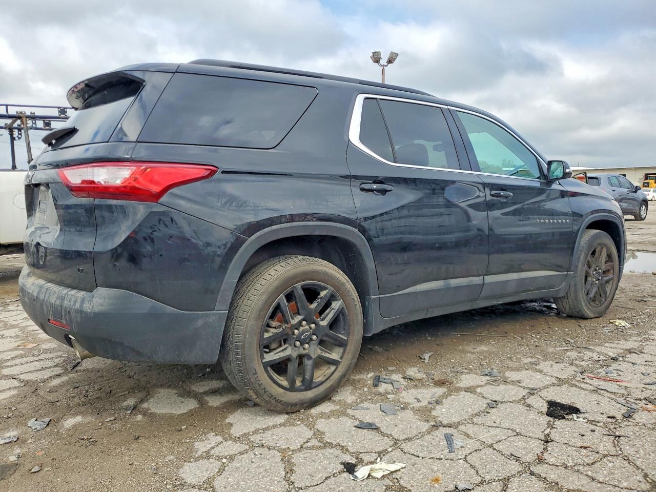 2020 Chevrolet Traverse Lt - Image 3
