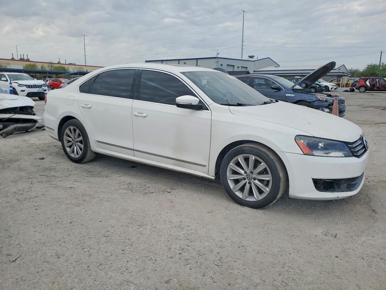 2012 Volkswagen Passat Sel - Image 4