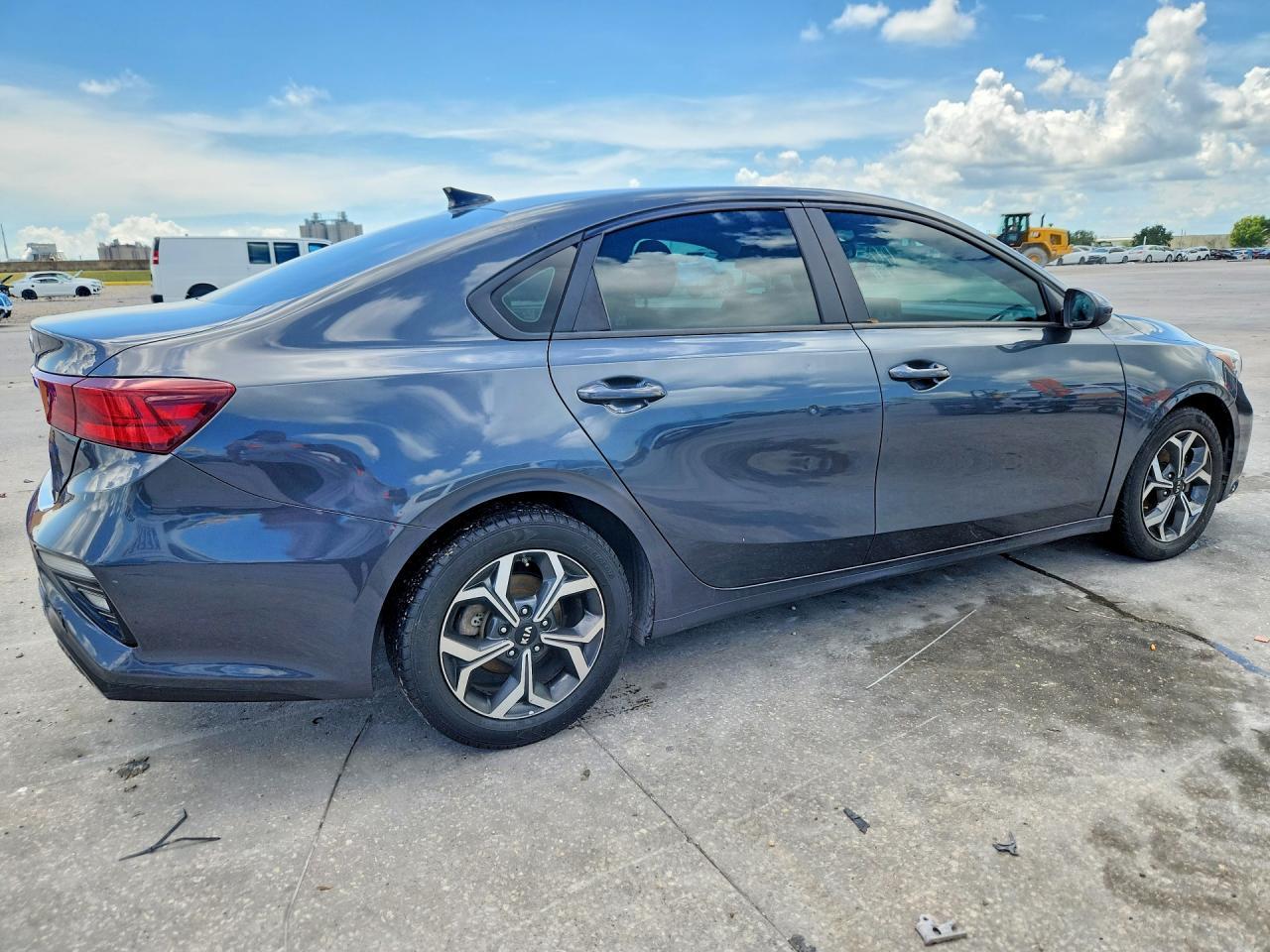 2021 Kia Forte Lxs - Фото 3