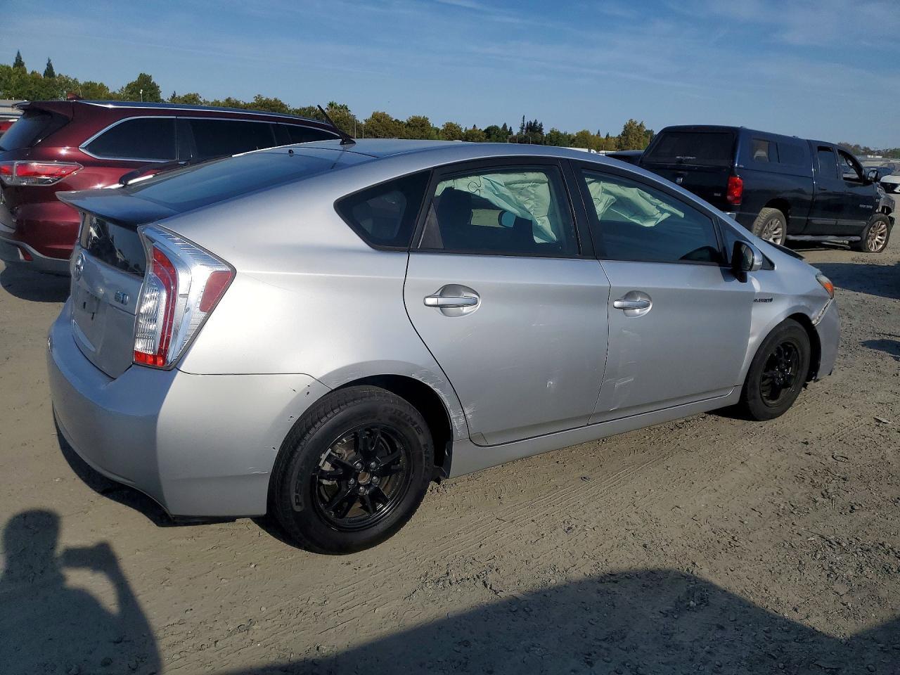 2014 Toyota Prius Two - Фото 3