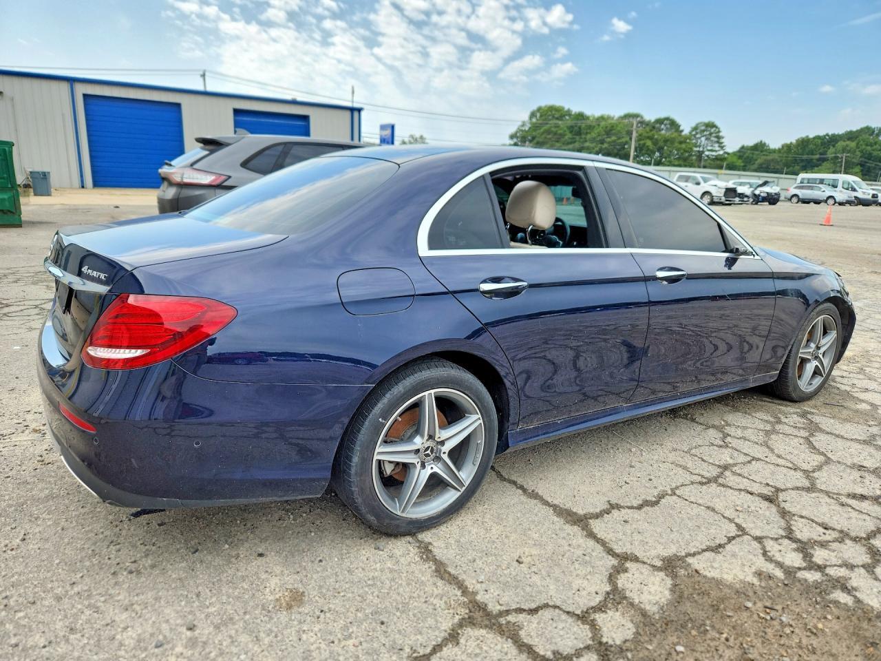 2019 Mercedes-Benz E 300 4Matic - Фото 3