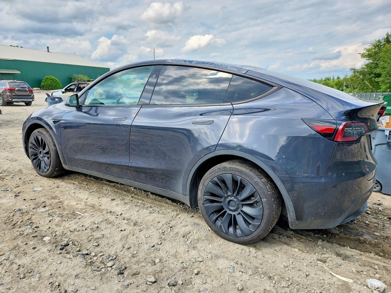 2024 Tesla Model Y - Фото 2