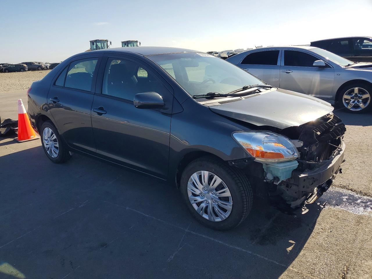 2010 Toyota Yaris Base - Фото 4