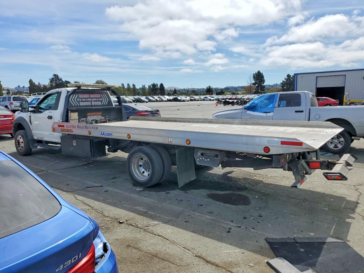 2017 Ford F550 Super - Flatbed Truck - Фото 2